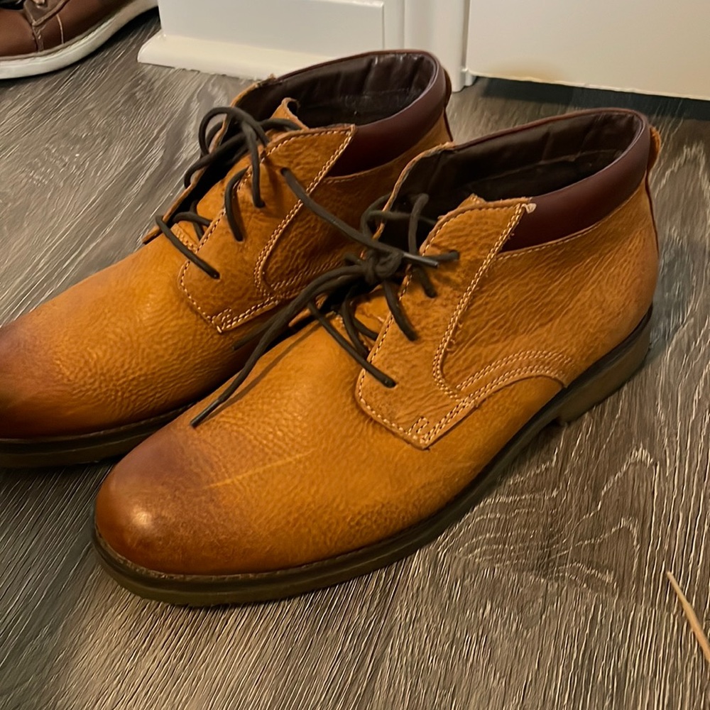 Johnston and Murphy leather chukka boots